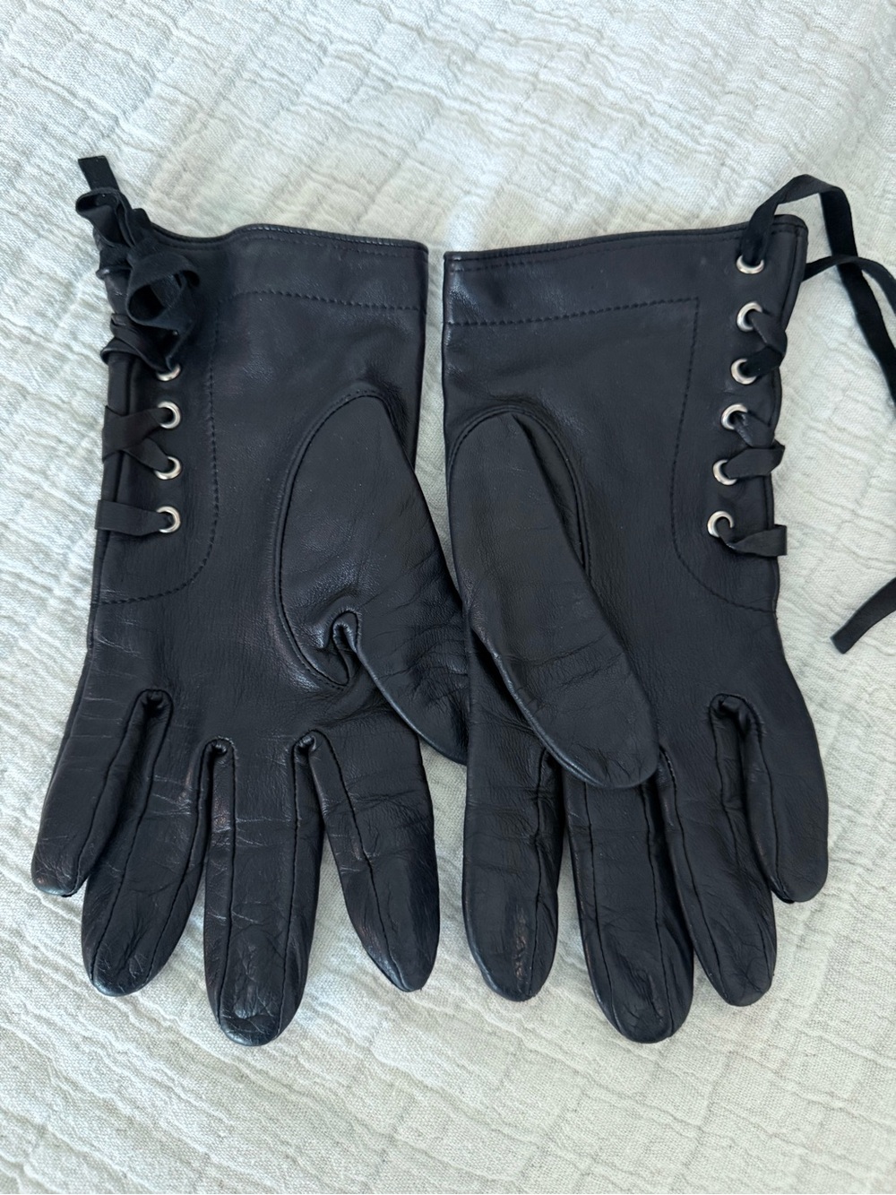 A/X Armani Exchange Black Leather Lace-Up women’s Gloves